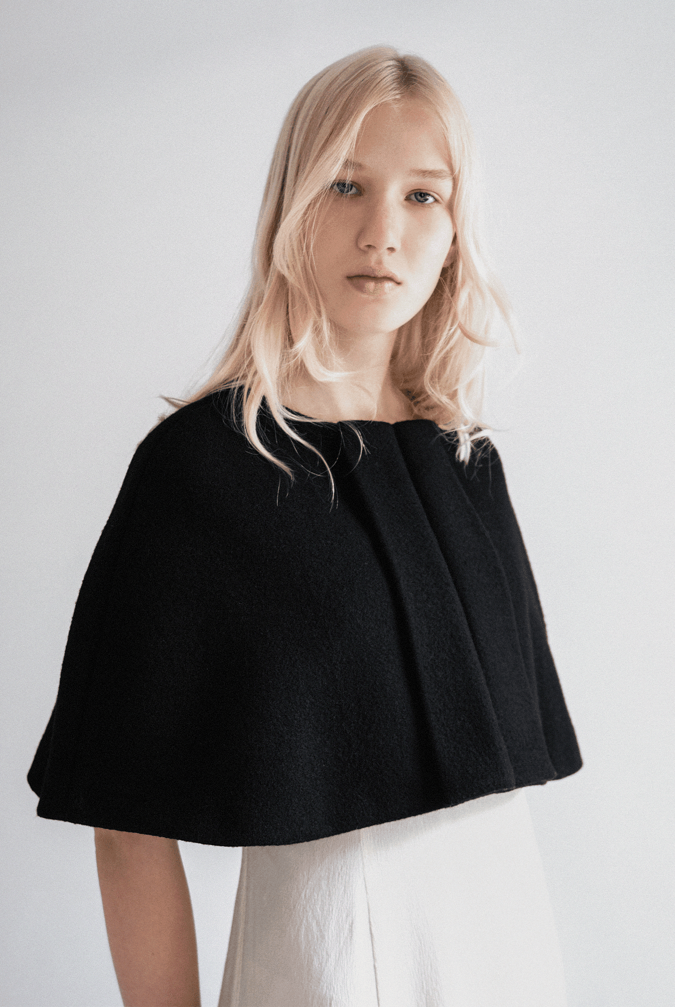 FIGURED WOOL CAPE FIGURED WOOL CAPE