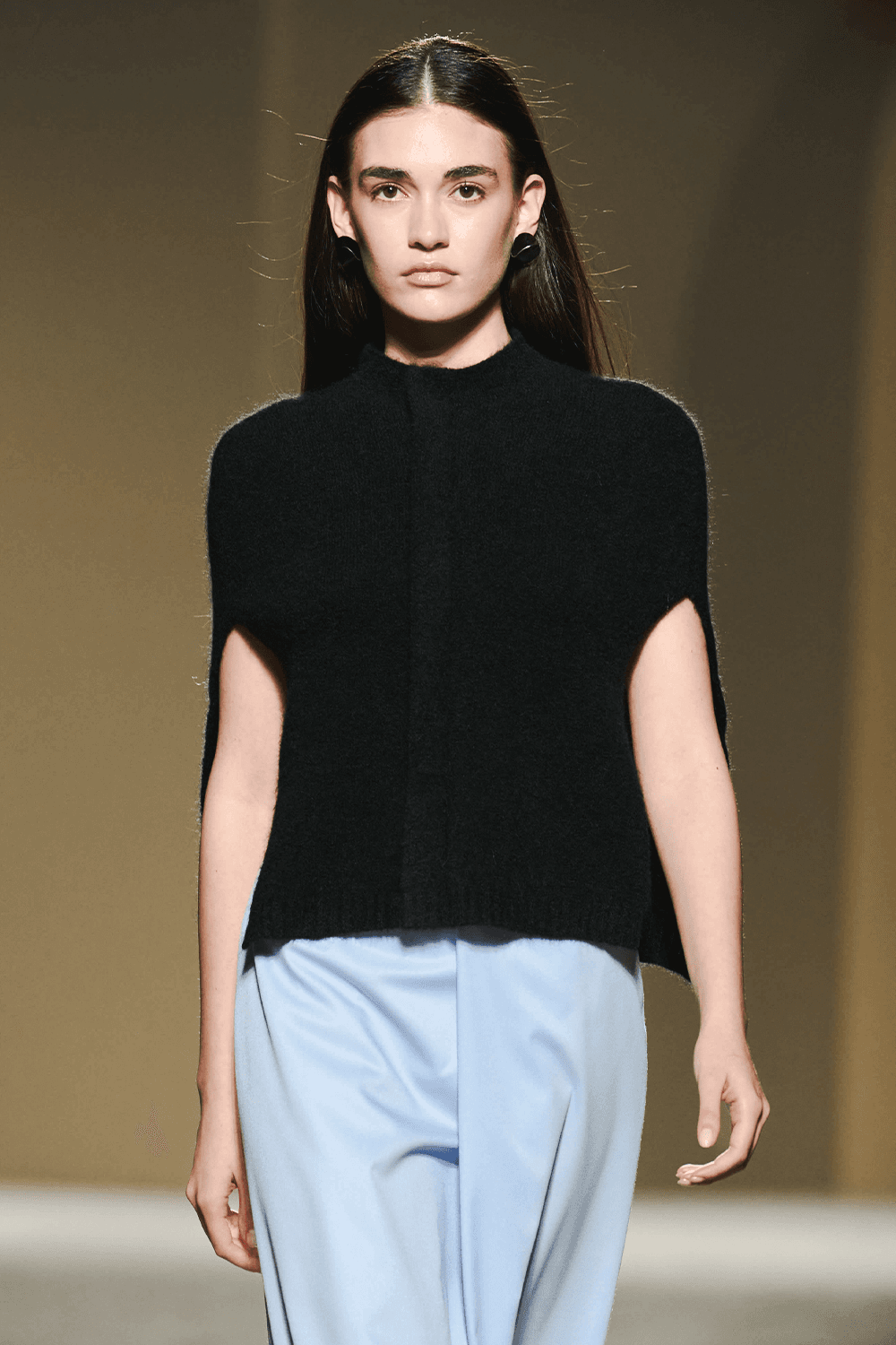 KNITTED CAPE KNITTED CAPE